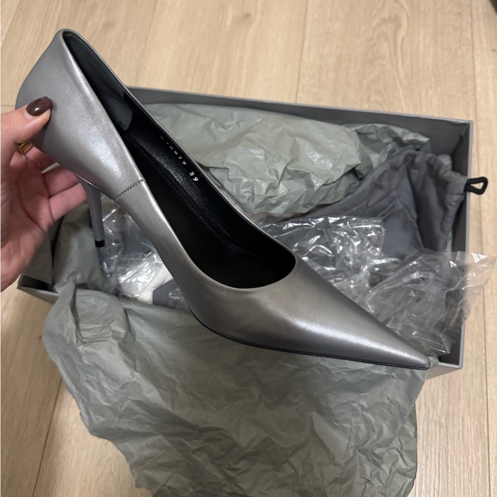 BALENCIAGA SILVER METALLIC PUMPS